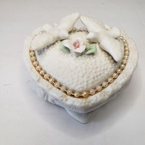Vintage porcelain heart-shaped trinket box 147